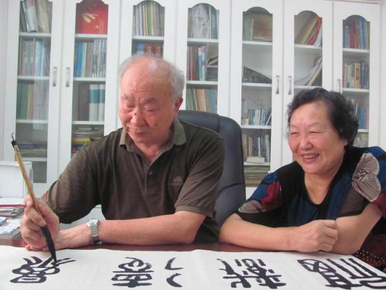 古稀老人的书“寿”传奇——访篆书名家张卓恭