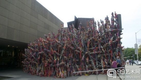 ‘TIP’ (2013) by Phyllida Barlow.